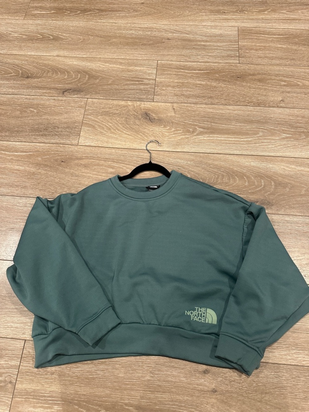 The North Face Women’s cropped fleece Sweatshirt in Forest Green